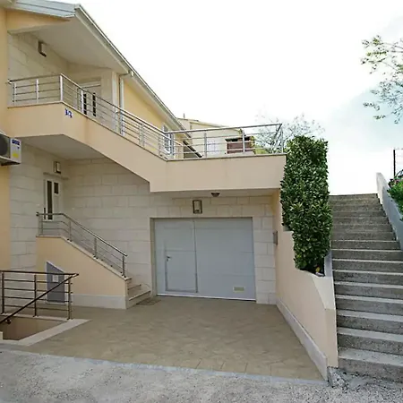 Angela Apartment *